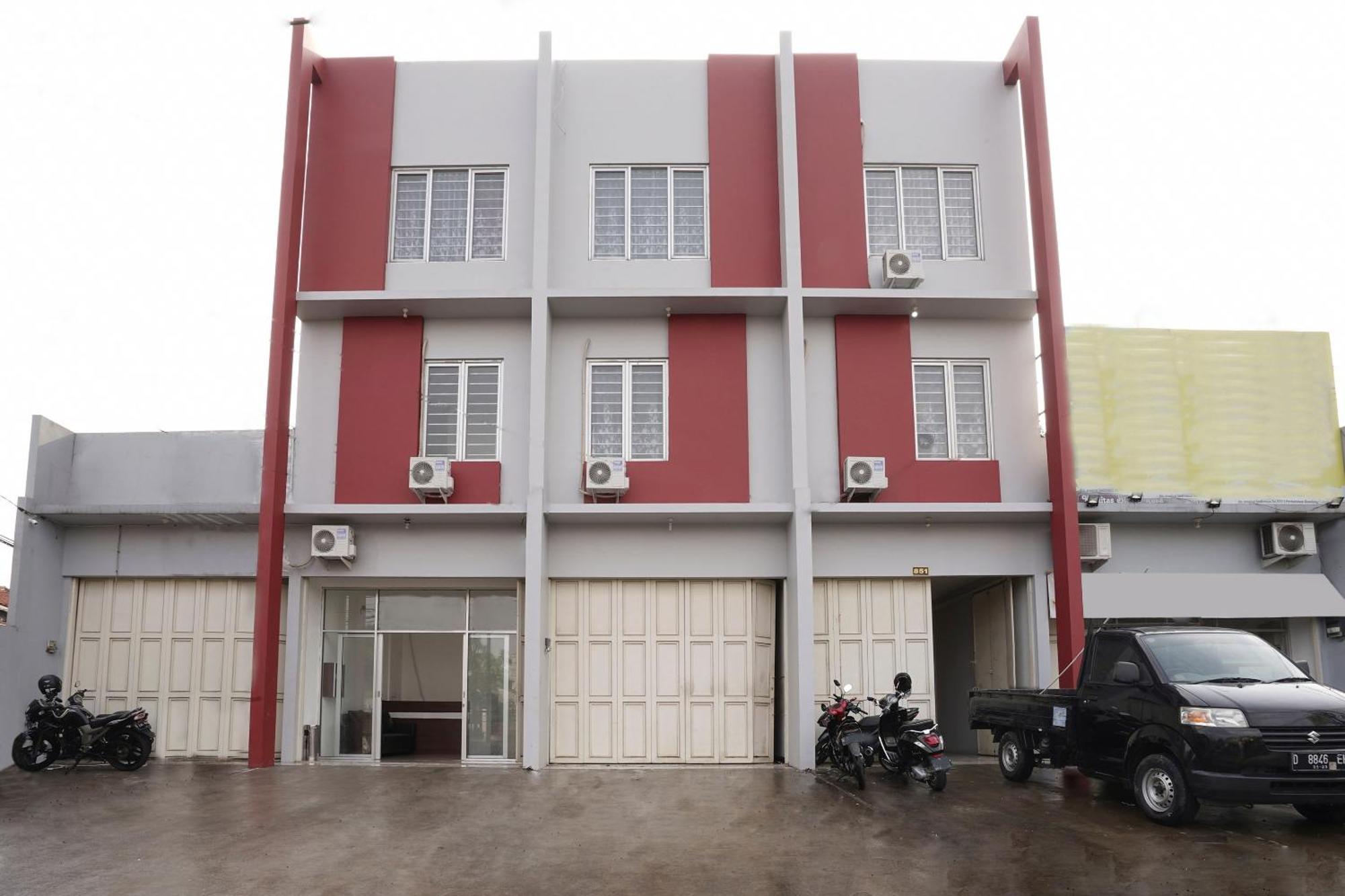 Super Oyo 2183 Cibeureum Residence Bandung Exterior foto